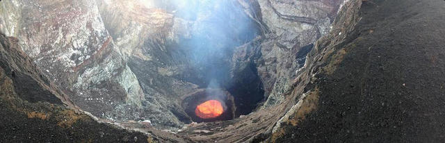 加拿大探险家冒死进活火山 近距离拍岩浆