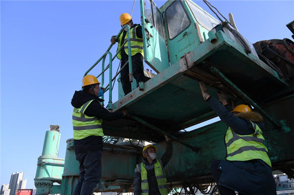 一号工程上的“五轴神器”昼夜在运转