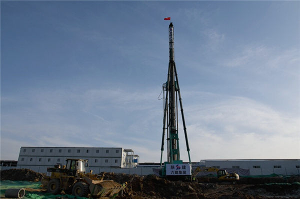 一号工程上的“五轴神器”昼夜在运转