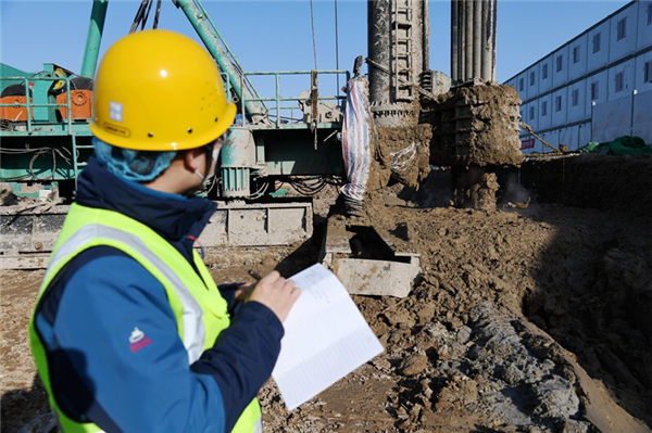 一号工程上的“五轴神器”昼夜在运转