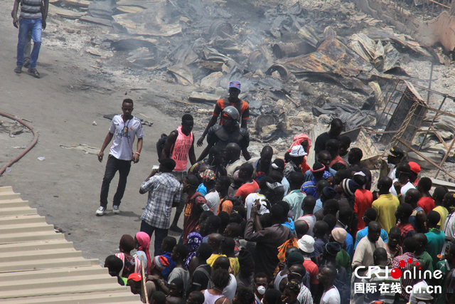 塞内加尔首都市政拆迁引发骚乱 部分中国商铺被毁