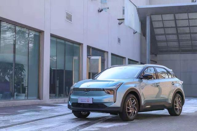 汽车频道【供稿】哪吒U向上的力量 | 站在命运B面的人—杨潮