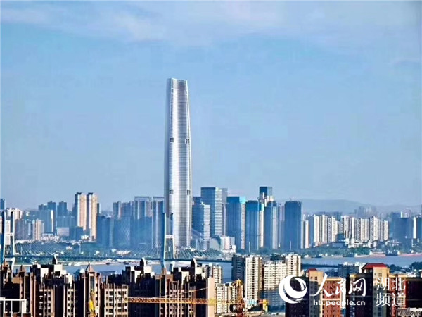 華中第一高樓武漢綠地中心主體結構封頂 刷新武漢天際線