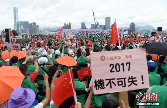 调查称六成四香港市民认为立法会应通过政改方案