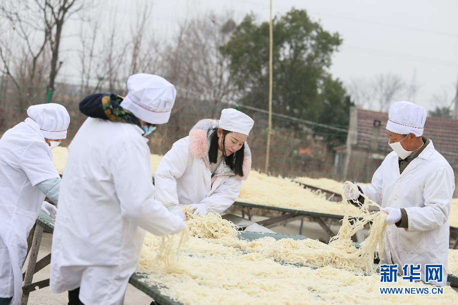 年关将至 应城市场豆皮俏销