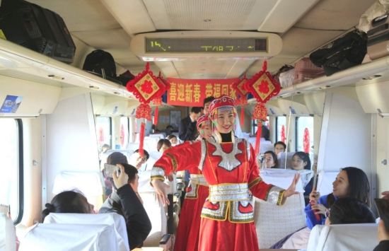 沈鐵長春客運段Z5003次列車春晚 “小年”陪伴旅客回家