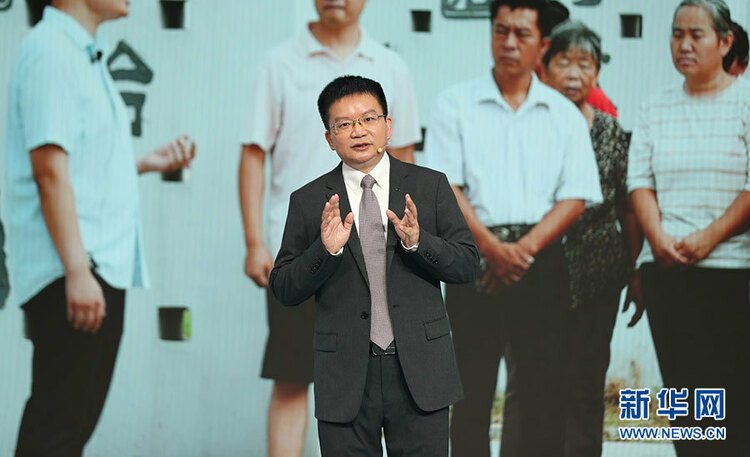 黄文艺：全面实行政府权责清单制度