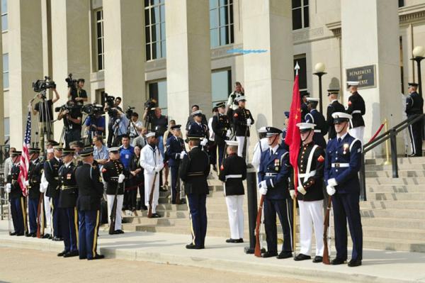 范长龙访美插曲：欢迎仪式前遇4架战机“例行飞行”