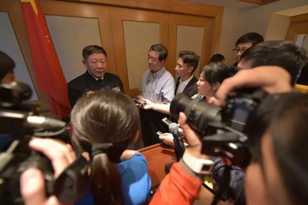 范长龙访美插曲：欢迎仪式前遇4架战机“例行飞行”