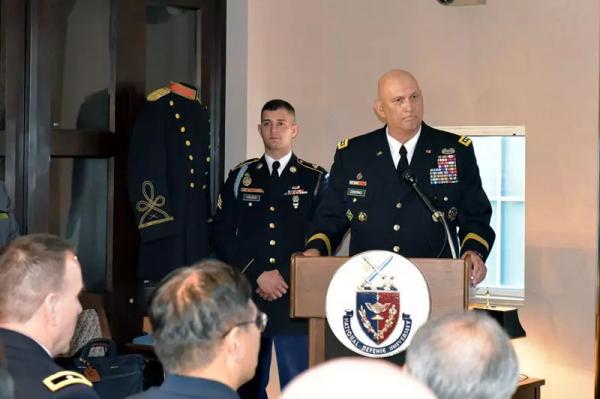 范长龙访美插曲：欢迎仪式前遇4架战机“例行飞行”