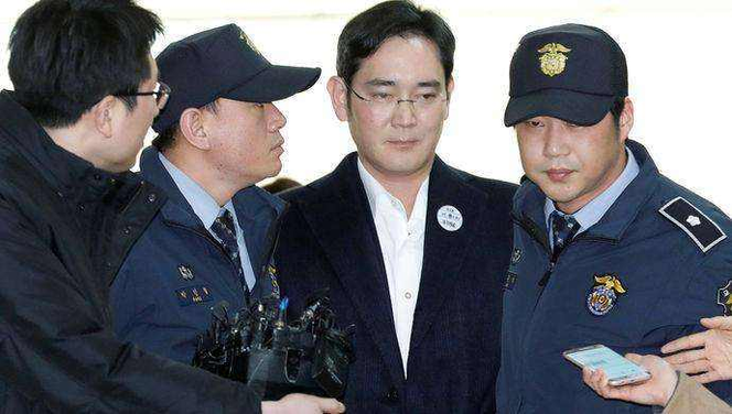 据韩联社消息，法庭称李在镕贪污64亿韩元。_fororder_fT62-fykiufe6665479