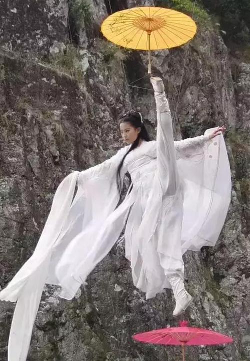 一字马哪家强？景甜很标准，刘亦菲最美