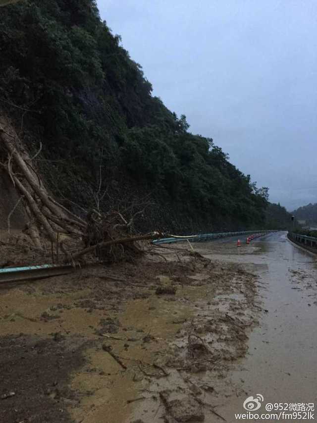 沪昆高速贵州境内因山体滑坡双向中断