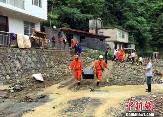 湖北恩施遭暴雨襲擊 2人死亡13.44萬人受災