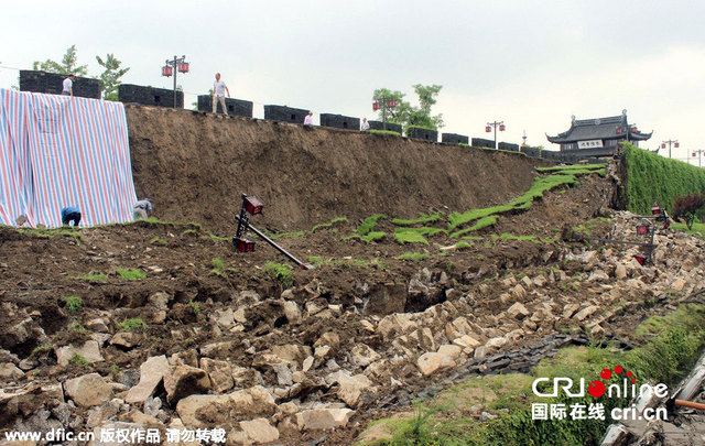 连续暴雨致苏州盘门城墙坍塌近80米