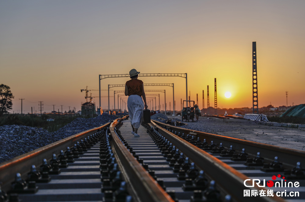 图片默认标题_fororder_《远行》黄是春+ 中国+ 15962890788+摄于江苏启东