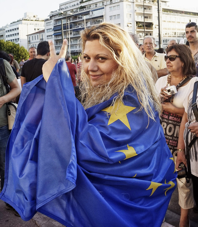 希腊示威者集会要求继续留在欧元区