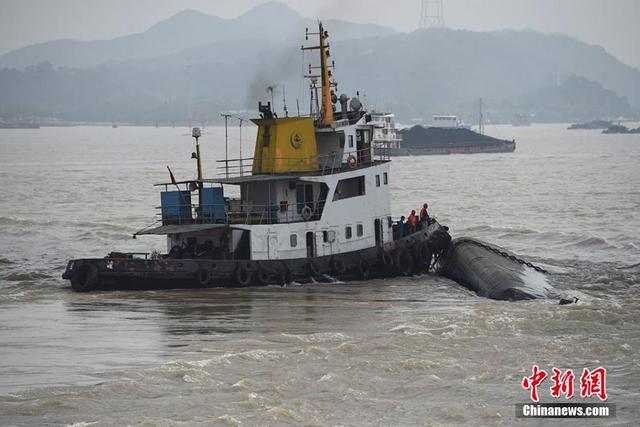 长江南京段一载有液碱货轮翻沉 2人失踪