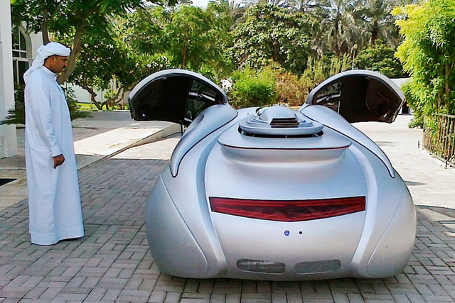 美国汽车设计师打造外星汽车 造型炫目