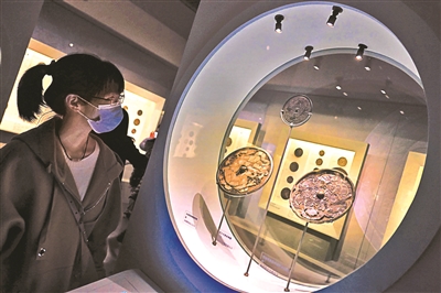 260套古銅鏡重現中華冶銅史