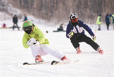 沈阳滑雪场开启冬季“滑雪季”