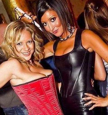 图揭英国少女糜烂夜生活:醉卧街头被捡尸 图揭英国少女糜烂夜生活:醉卧街头被捡尸