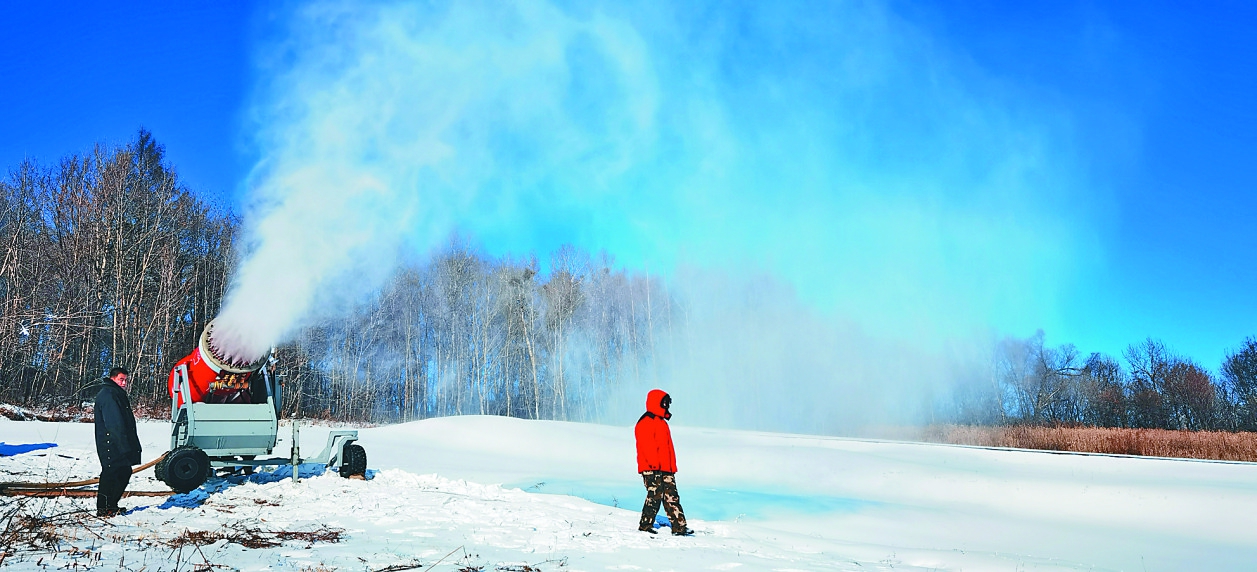 双鸭山抓紧造雪迎“首滑”