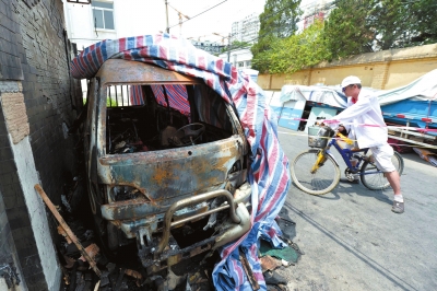 北京一面包车深夜起火男子睡在车内身亡