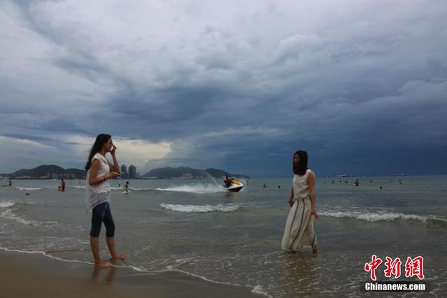 颱風“鯨魚”來襲 三亞烏雲密布