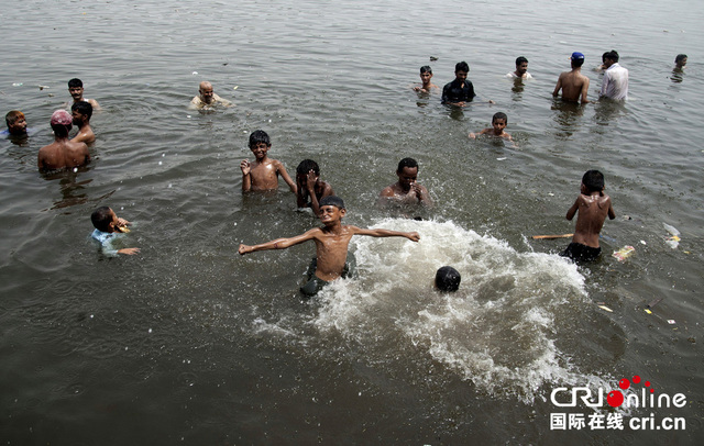 巴基斯坦受高温影响已超过300人死亡