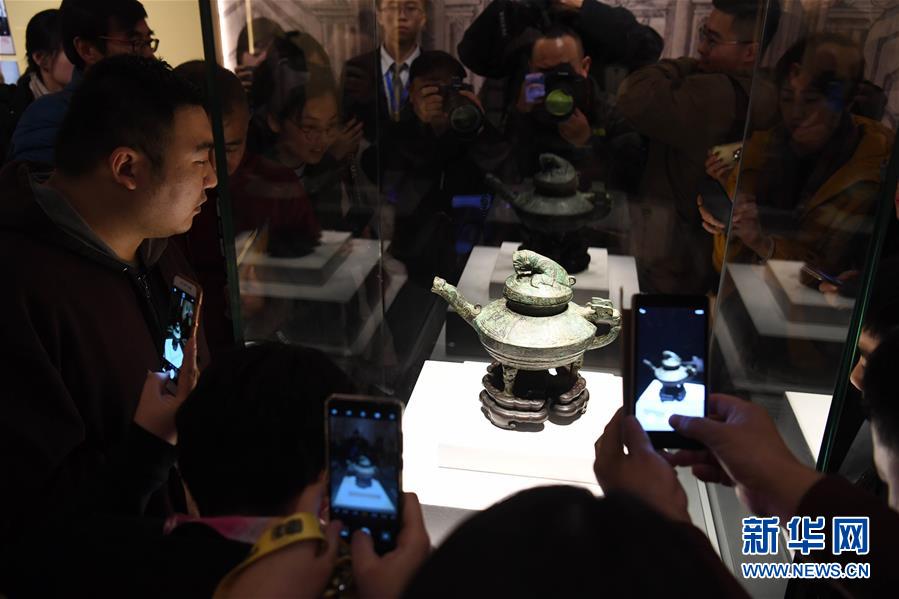 归国文物西周青铜“虎鎣”亮相国博