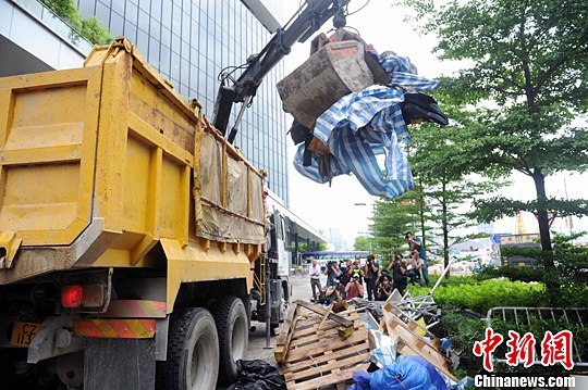 香港特區政府清理立法會外非法“佔中”後遺留物品