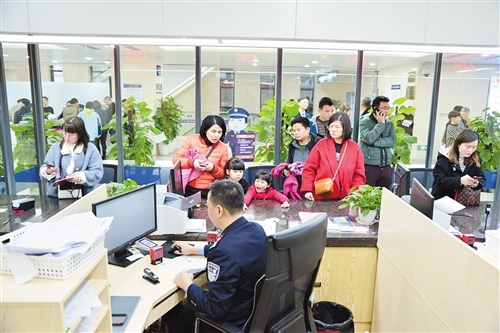 多备一份证照复印件，求助牢记“12308”—— 出国过春节 这些安防攻略要备齐