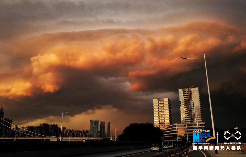 航拍台风"帕卡"登陆前的广东天空变幻多端(组图) - 国际在线移动版