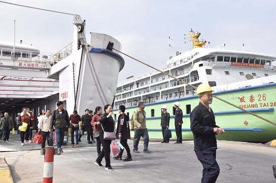 圖片默認標題 圖片默認標題_fororder_廣東海事局有針對性地對重點水域加強監管,確保旅客安全出行。廣東海事局 供圖.JPG
