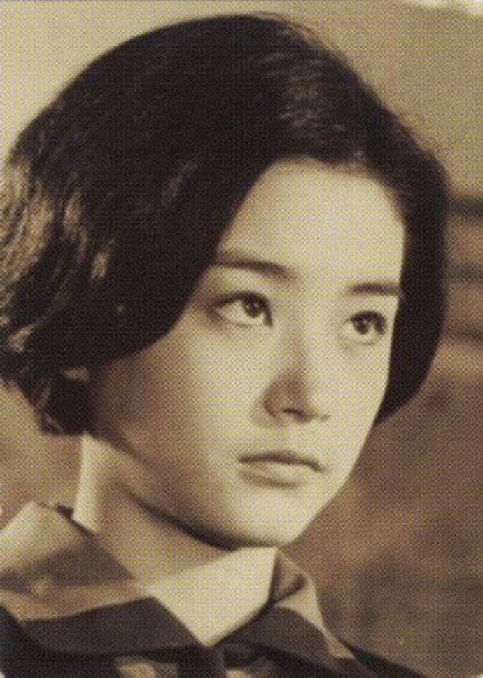 接地气!20年前的林青霞与卖雪糕阿姨热聊