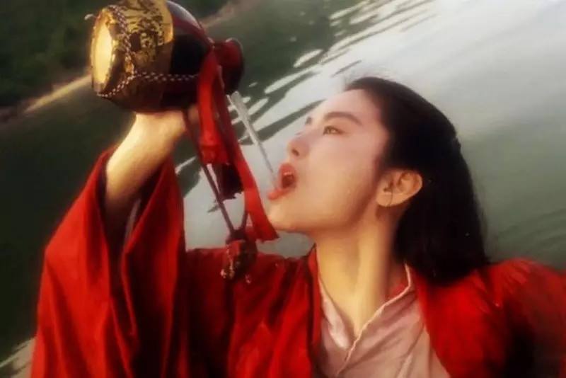 接地气!20年前的林青霞与卖雪糕阿姨热聊