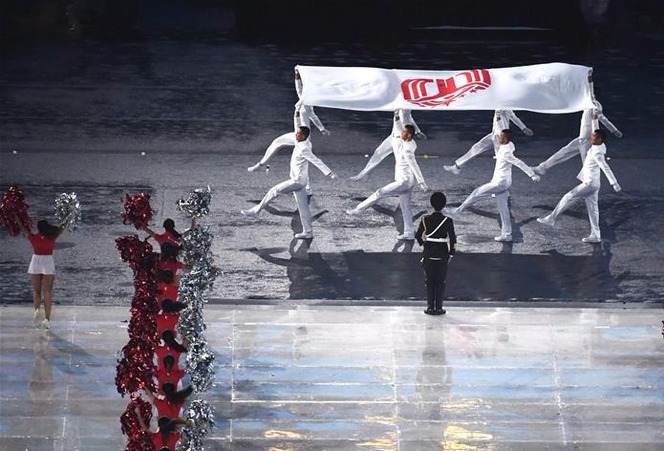 中华人民共和国运动会会旗进入开幕式现场