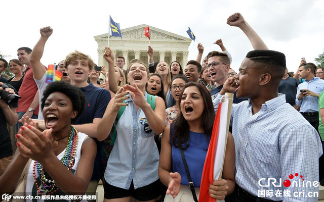 美最高法院裁定同性婚姻合法 支持者集会庆祝