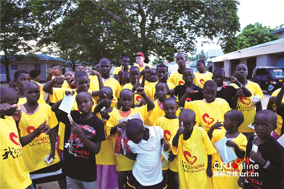 图片默认标题_fororder_01150 公益捐助欢乐的孩子们.JPG