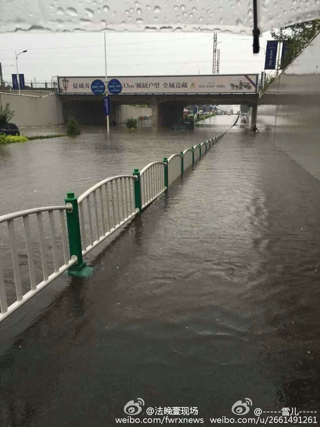 降雨致河北燕郊燕顺路积水严重 燕郊成"淹郊"