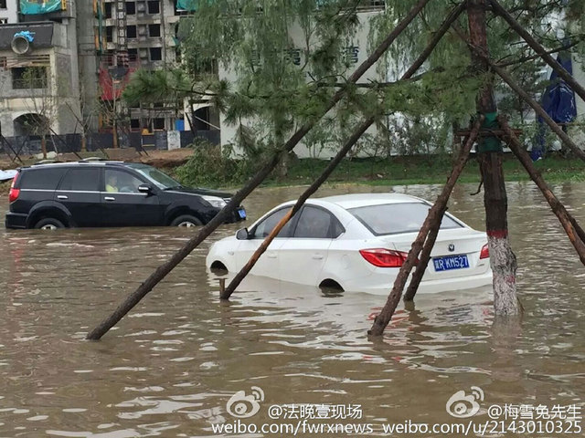 降雨致河北燕郊燕顺路积水严重 燕郊成"淹郊"