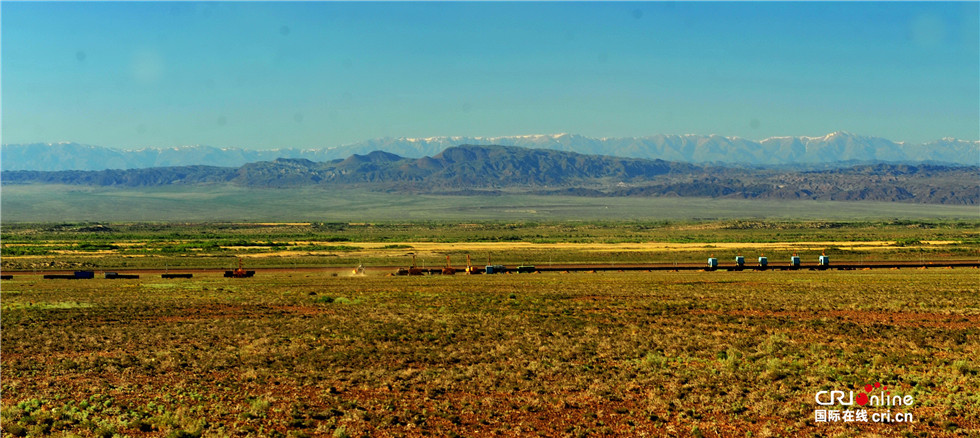 图片默认标题_fororder_管道穿越哈萨克斯坦荒原.JPG