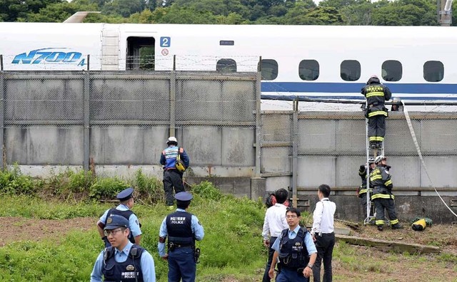 日本男子在新干线车内自焚 致多人死伤
