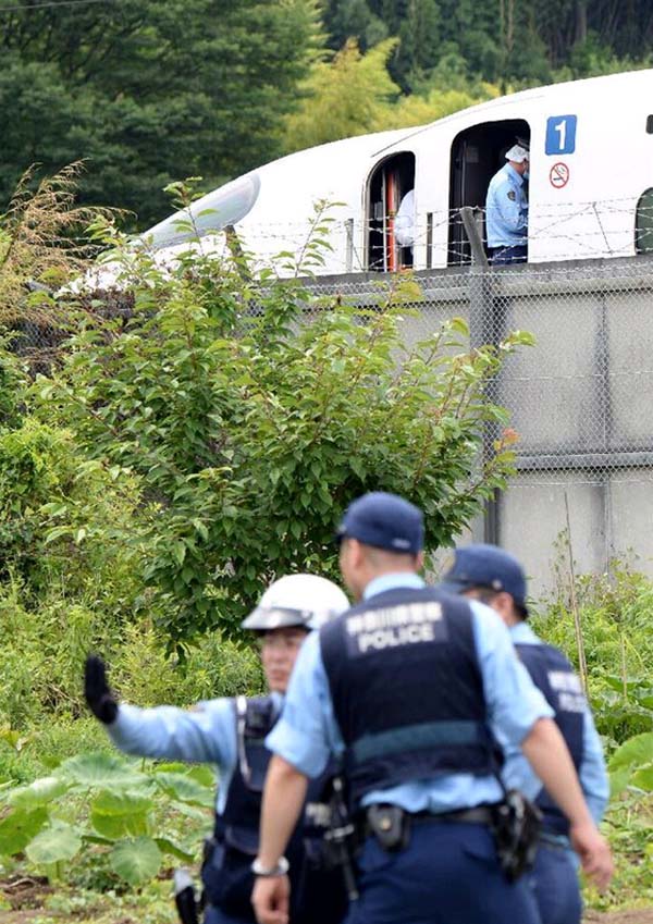 日本男子在新干线车内自焚 致多人死伤