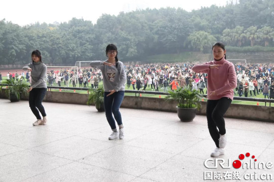【科教 摘要】重慶南開中學課間操出“新花樣”