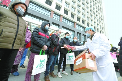 北京醫療隊迎來首個“出院潮”