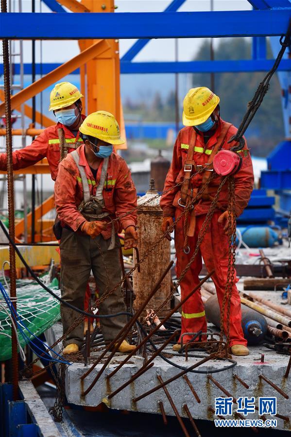 广西融水：高速公路复工建设