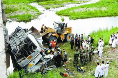 吉林大巴墜橋 已致11人死亡17人受傷