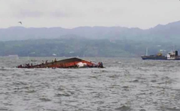 一载有173人的船只菲律宾海域倾覆 已有33人死亡